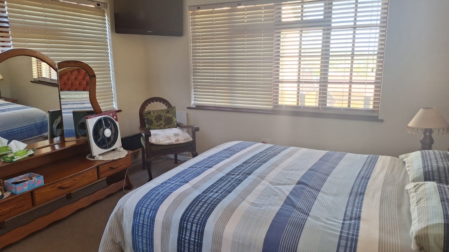 5 Bedroom Property for Sale in Stilbaai Wes Western Cape